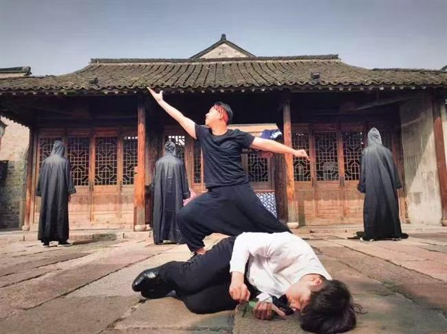 4.第六屆烏鎮(zhèn)戲劇節(jié) 古鎮(zhèn)嘉年華劇目《生》2.jpg