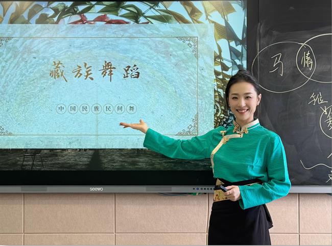 朱婷上課.jpg 朱婷上課.jpg